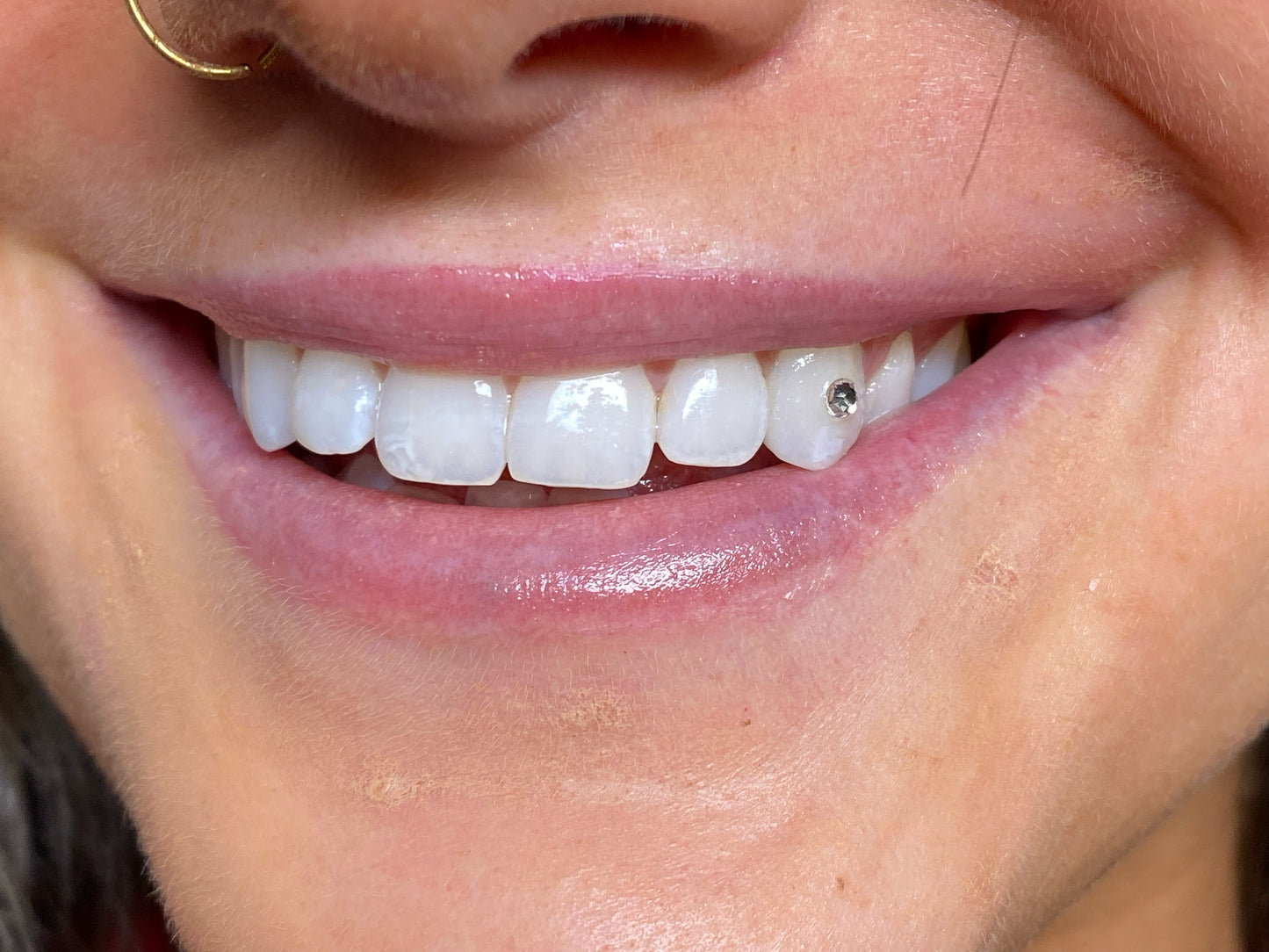 60 Minute Teeth Whitening + 1 Gem
