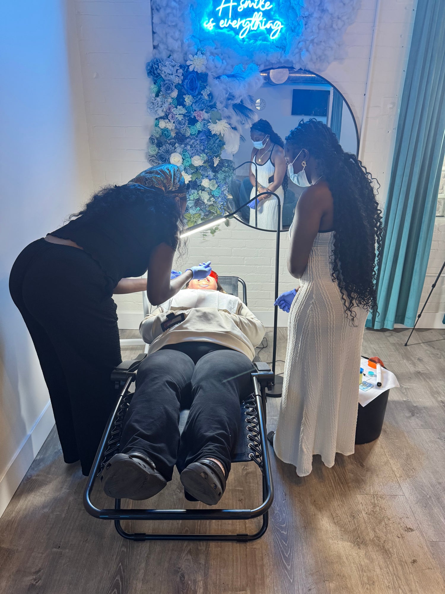 Grin & Glow® Teeth Whitening Training Course – professional certification for smile techs and beauty entrepreneurs.