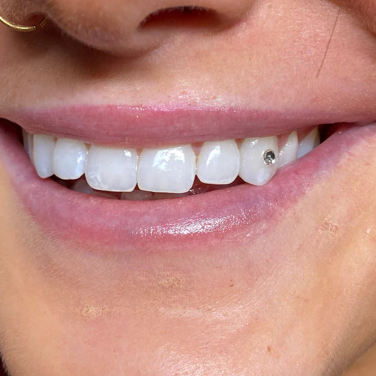 A single lead-free Swarovski crystal tooth gem for a subtle and elegant smile enhancement. Grin & Glow