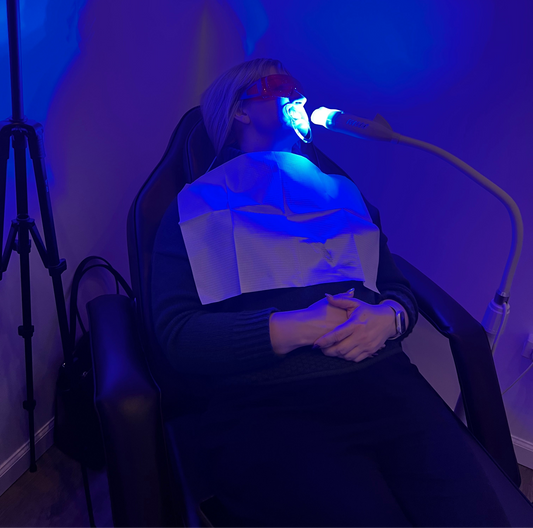 90 Minute Teeth Whitening + Custom Gems