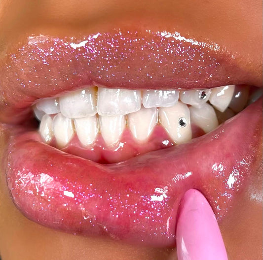 2 Gems Close-up of tooth gems applied by Grin & Glow, featuring high-quality, non-invasive crystals for a stylish, sparkling smile upgrade.