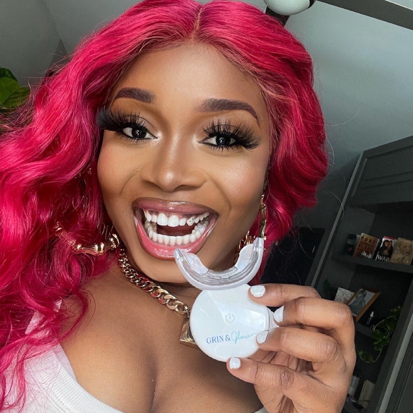 Grin & Glow professional teeth whitening kit – at-home LED whitening system with enamel-safe, vegan-friendly gel for brighter smiles.